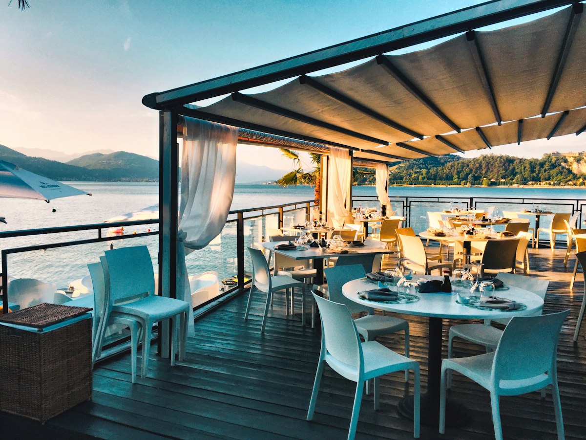 Bar masası «Qobustan» - yaxın plan, material detalları